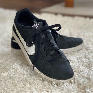 Nike Court Royale Sneakers